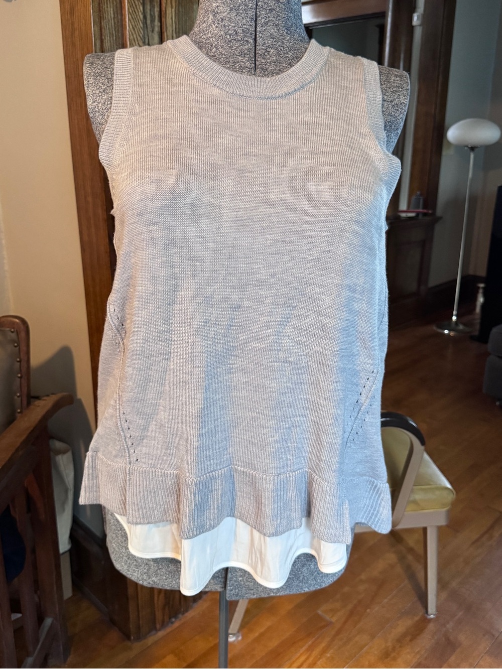 Athleta Merino Wool Sweater Vest Top with white crepe accents, Feminine EUC Sz M